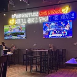 Pluckers Wing Bar - Landmark