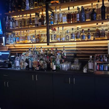 Bucky's Cocktail Lounge - Bar - Cocktail Bars Near Me - San Mateo, California
