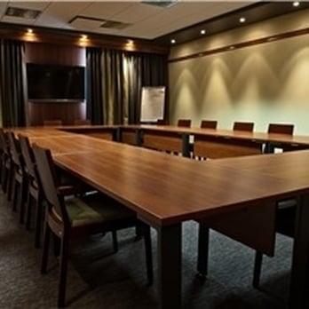 Le Castel - a conference room with a long table and chairs - American Near Me - Trois-Rivières, Quebec Le Castel - a conference room with a long table and chairs - American Near Me - Trois-Rivières, Quebec