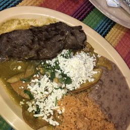 green salsa chilaquiles green salsa chilaquiles