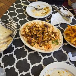 Hummus & chicken shawarma platter