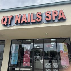 QT Nails & Spa - Entrance