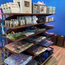 Kiwi's Garden Center - Reusable bags and decor items