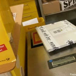 Markant - Im Markant befindet sich eine Postfiliale, Pakete die bis 16h eingeliefert werden und Briefpost bis 17h gehn am selben Tag noch raus.