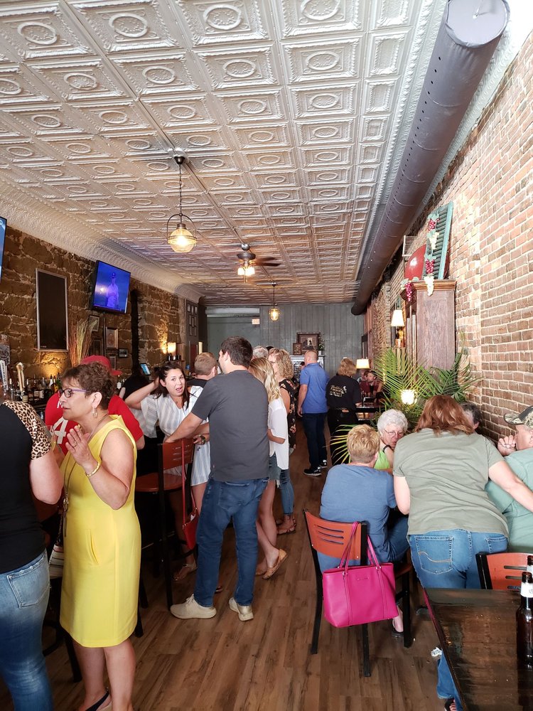 Maddie's on Main Logo