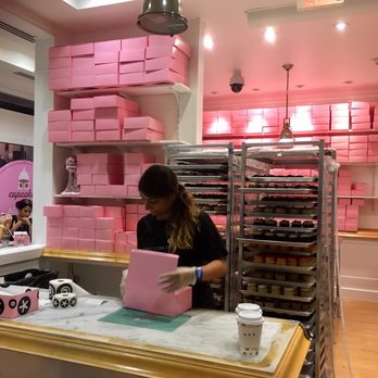 Georgetown Cupcake - Cupcakes Near Me - Washington, DC, District of Columbia