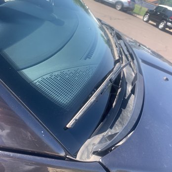 Safelite AutoGlass - Losing at bottom badly stretched. No trim. - Windshield Installation & Repair Near Me - Chandler, Arizona Safelite AutoGlass - Losing at bottom badly stretched. No trim. - Windshield Installation & Repair Near Me - Chandler, Arizona