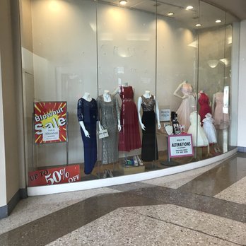 Modellia Intimate - The window that lead me to the store at one of the main entrances of the mall - Women's Clothing Near Me - Westminster, California