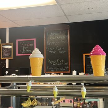 Jolly's Scoops - They had me at hotdog. - Ice Cream & Frozen Yogurt Near Me - Clyde, Texas