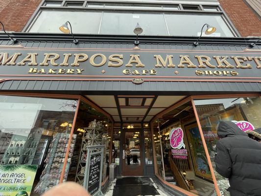 Mariposa Market by null