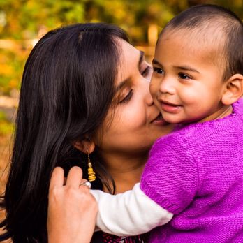 Moving Lenses Photography - The bond between a mother and child - Session Photography Near Me Moving Lenses Photography - The bond between a mother and child - Session Photography Near Me