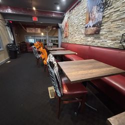 Ellie’s Pizza - ELLIE'S PIZZA INTERIOR