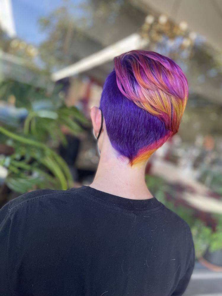 Vibrant Hair Studio Logo
