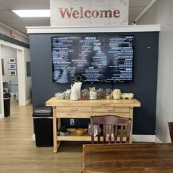 Busy Bee Cafe - Welcoming and quaint