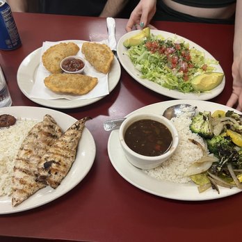 Surrender Cafe - Vegetable Platter Empandas Pollo A La Parilla - Latin American Near Me - Woodbridge, New Jersey