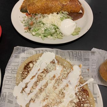 Monarca Authentic Mexican Restaurant - Chicken Fajita Burrito and Huarache Sencillo - Mexican Near Me - Lexington, Kentucky