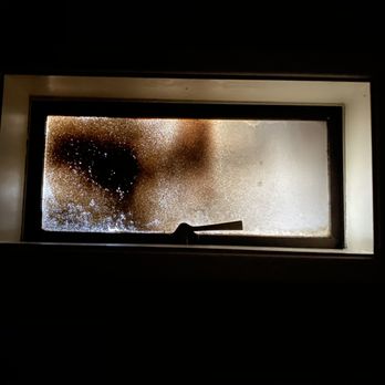 Waypoint Hotel - The window in the bathroom - Hotels Near Me - Bend, Oregon
