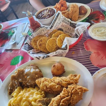 Southern Kitchen - Hush Puppies Fried Green Tomatoes Catfish Fillet Delight Cornbread Dressing Candied Yams Country Gravy Mac & Cheese Corncake - Southern Near Me - Tacoma, Washington