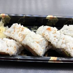 Sarku Japan - Salmon avocado roll