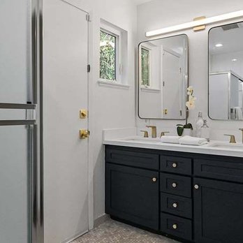 Cullinan Luxury - Updated bathroom - Real Estate Agents Near Me - Burlingame, California Cullinan Luxury - Updated bathroom - Real Estate Agents Near Me - Burlingame, California