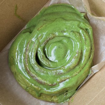 Badash Bakes - Matcha cinnamon roll - Bakeries Near Me - Pasadena, California