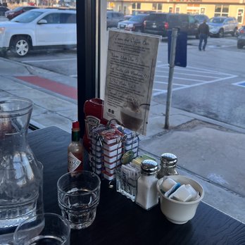 Le Peep - Corner view inside restaurant - Salad Near Me - Omaha, Nebraska