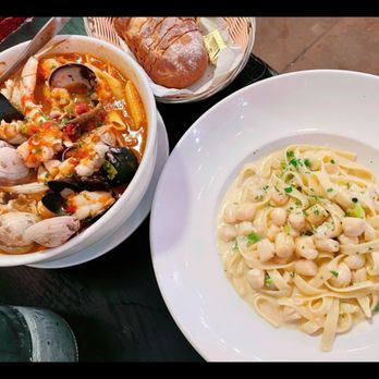 Sotto Mare - The Best Damn Crab Cioppino; Fettuccine With Bay Scallops; bread - Seafood Near Me - San Francisco, California Sotto Mare - The Best Damn Crab Cioppino; Fettuccine With Bay Scallops; bread - Seafood Near Me - San Francisco, California