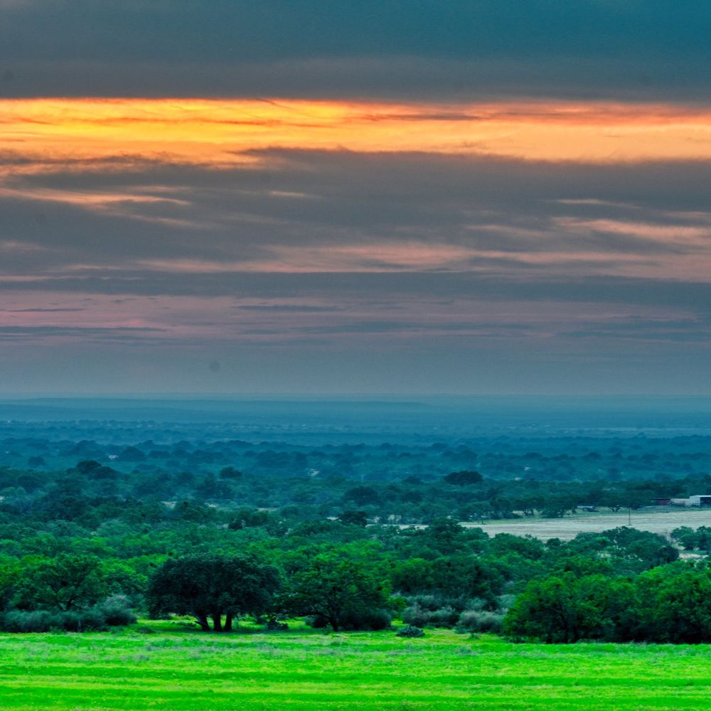 Tres Lunas Resort - The sky was a bit hazy for stargazing for our visit, but the atmospheric conditions were ideal for colorful sunsets. Bring your camera gear! - Bed & Breakfast Near Me - Mason, Texas