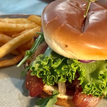 Clear Sky on Park - Park St burger add bacon - New American Near Me - Seminole, Florida