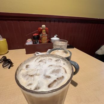 Up For Breakfast - MAPLE LATTE - Breakfast & Brunch Near Me - Manchester Center, Vermont
