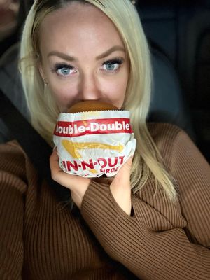 In-N-Out Burger by null