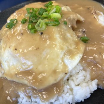 Oli's Kitchen - I didn't taste their loco moco but it looks good. My aunt ordered this dish. - Breakfast & Brunch Near Me - Honolulu, Hawaii