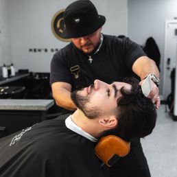 Hairline Men'S Grooming Studio: Ultimate Style & Confidence Boost