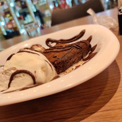 Brownieria - Truffle browny with ice cream and chocolate sauce.