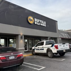 Buffalo Wild Wings - Cop car called