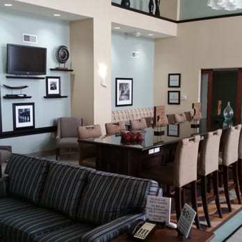Hampton Inn & Suites Liberal - Lounge and breakfast dining room. - Hotels Near Me - Liberal, Kansas