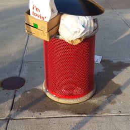 The outside of Target smells foul...probably because of this overflowing garbage can. Ick! The outside of Target smells foul...probably because of this overflowing garbage can. Ick!