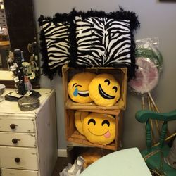 Vintage Chateau - Cute accents