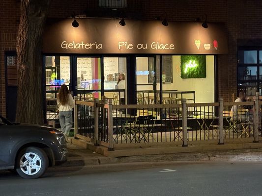 Pile Ou Glace Gelateria by null