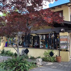 Northwest Nature Shop - Shop as seen from Oak Street.