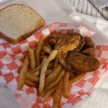 Harold's Chicken Shack - 3 Pieces Wings - Chicken Wings Near Me - Chicago, Illinois Harold's Chicken Shack - 3 Pieces Wings - Chicken Wings Near Me - Chicago, Illinois
