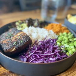 Turnagains Fish House - Blackened halibut entree