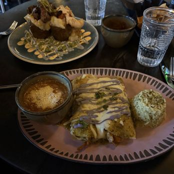 La Neta Cocina y Lounge - CHICKEN ENCHILADAS - New Mexican Cuisine Near Me - Las Vegas, Nevada La Neta Cocina y Lounge - CHICKEN ENCHILADAS - New Mexican Cuisine Near Me - Las Vegas, Nevada
