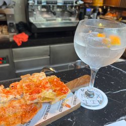 Solomillo - Tomato toast with gin and tonic