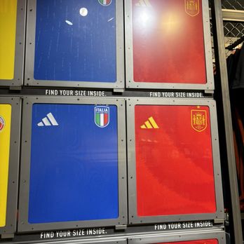 adidas queens mall