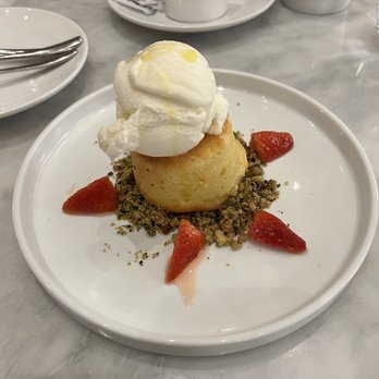 et al. - E.V.O.O. Sponge Cake (EVOO stands for Extra Virgin Olive Oil) - Breakfast & Brunch Near Me - Honolulu, Hawaii