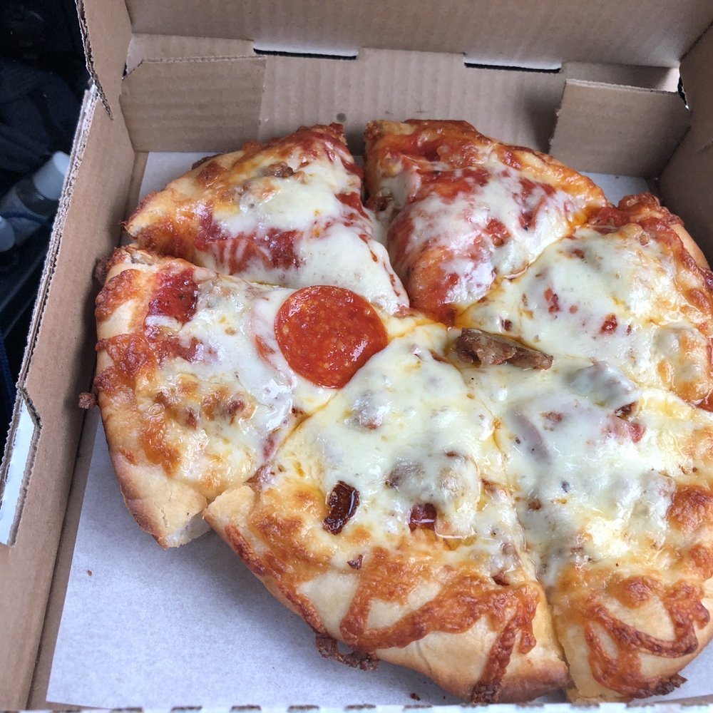 Leonardos Pizza - Small sausage and pepperoni pizza - Pizza Near Me - Fairlawn, Ohio