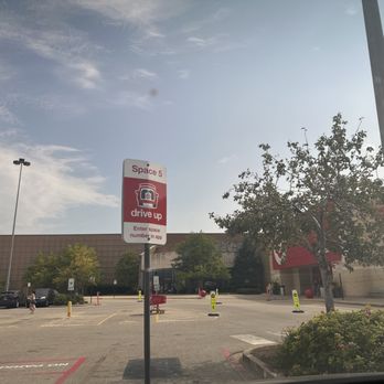 Target - Drive up pick up changed the game - Department Stores Near Me - Niles, Illinois
