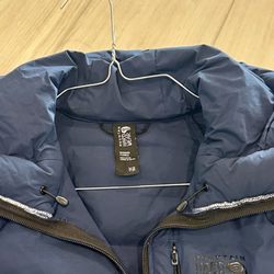 King Dry Cleaners - Unacceptable. They didn't tuck the white insulation in before stitching. Now stuck with this visible, unsightly white poking through.