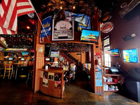 Barney's Beanery by null